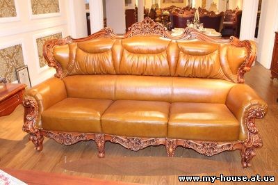 Кожаный диван в классическом стиле из дуба.