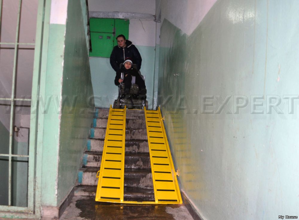 Пандус для инвалидных и детских колясок в Киеве.