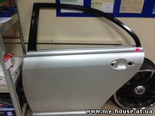 Дверь задняя левая (бу) на Toyota Avensis