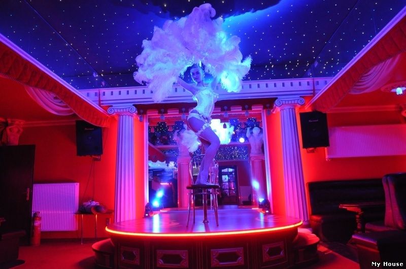 Работа за границей для танцовщиц.