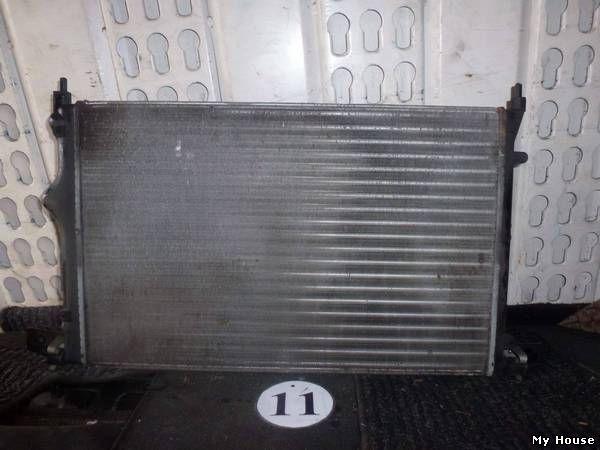 Радиатор Renault 19