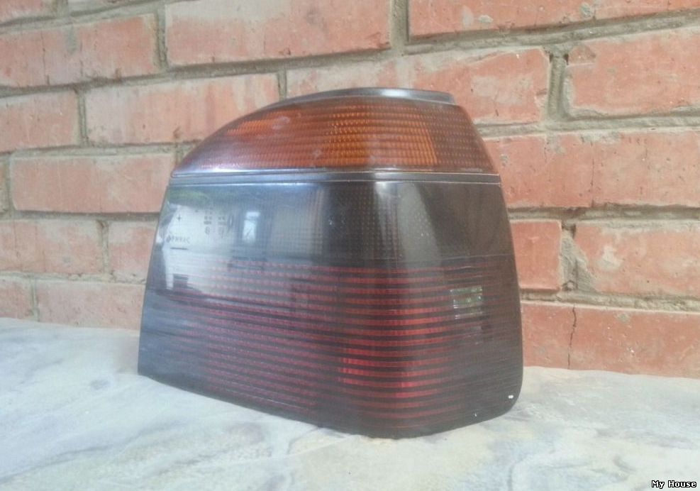 Задний фонарь VW Golf III