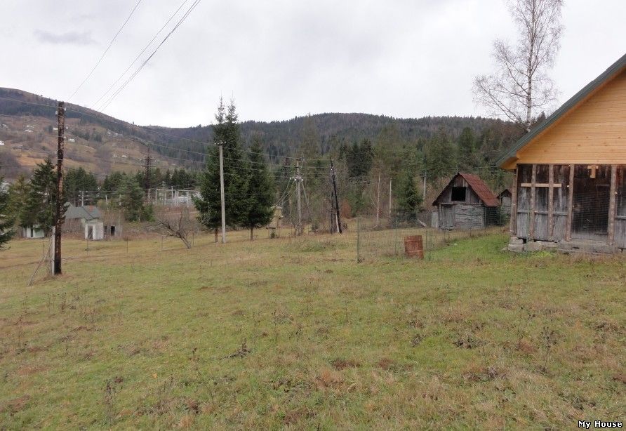 Земля в Карпатах