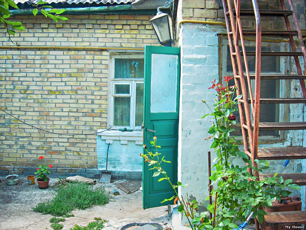 Пгт. Немешаево ул.Петровского (10 соток + пол дома 55 кв.м)