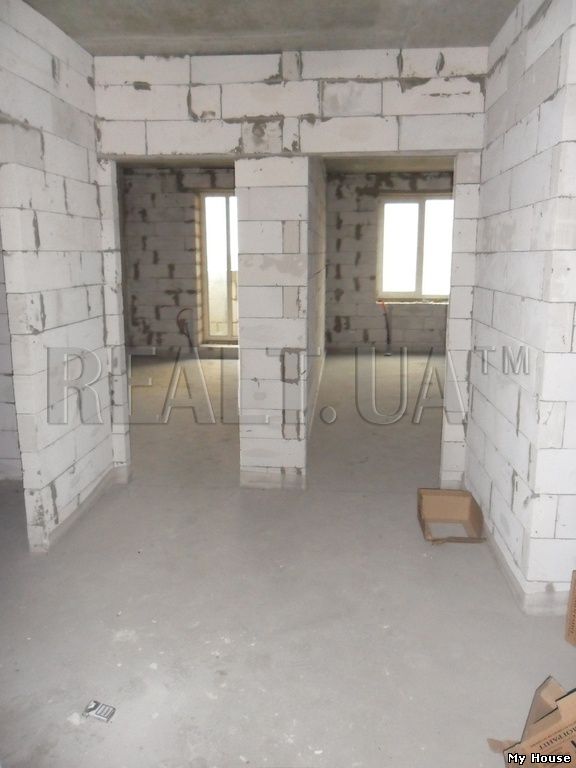 Срочно продам свою 2-комнатную квартиру в новом доме г. Киев, Соломенский район, ул. Западная 10.