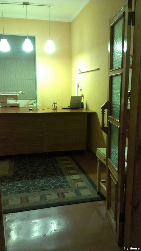 Продам свою 3х комнатную квартиру в центре, можно под офис.Днепр