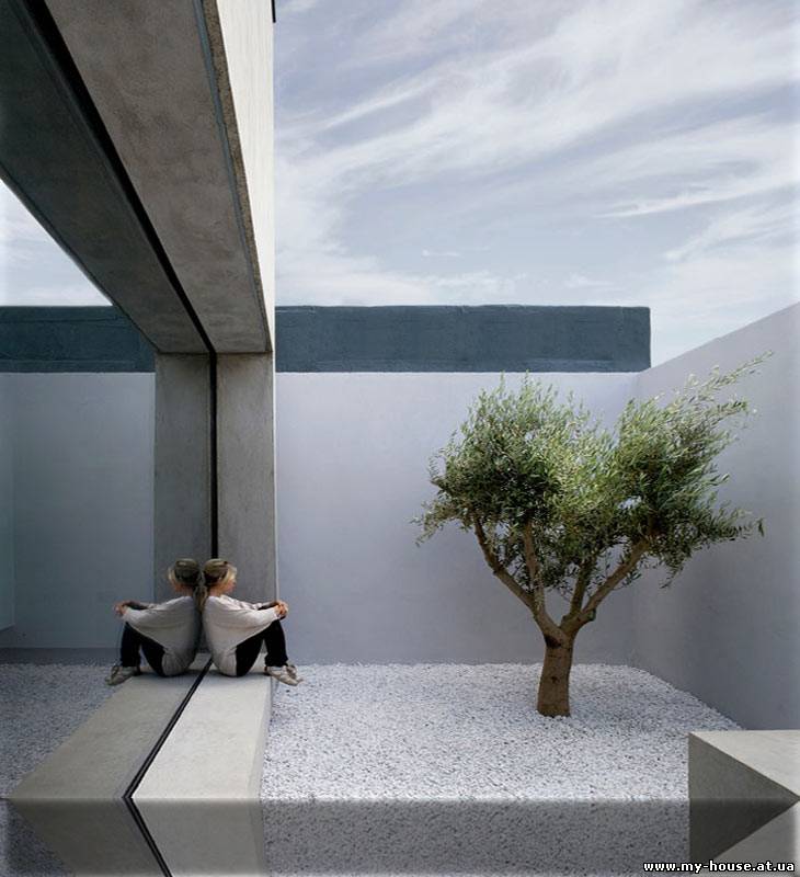 Строительство, минимализм, хай-тек