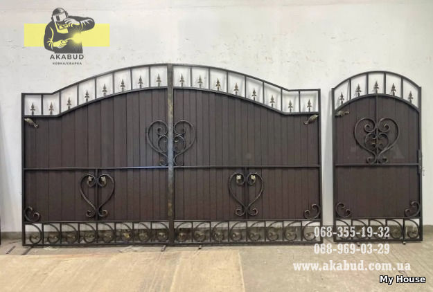 Распашные ворота. Навес из металлочерепицы. Ворота откатные. Перила